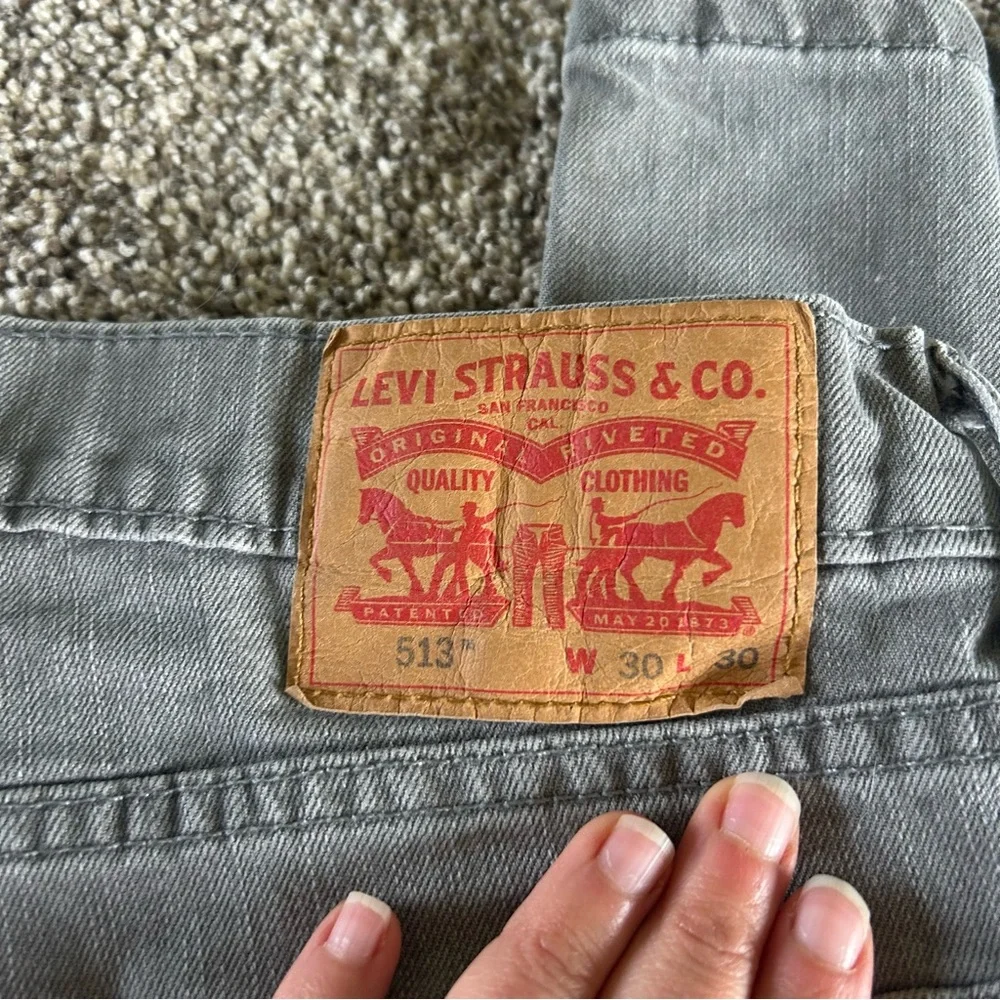 [Levi’s] Gray Straight Leg Jeans W30 L30